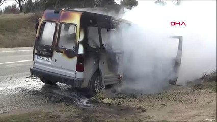 Çanakkale Hayvan Yemi Yüklü Hafif Ticari Araç Yanarak Kullanılamaz Hale Geldi