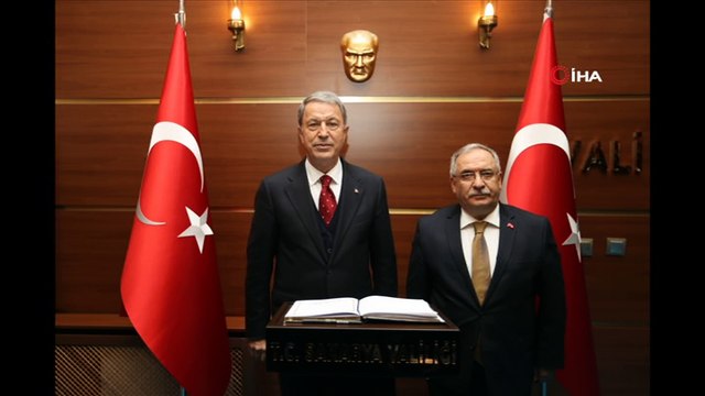 Bakan Akar, Arifiye'deki 1. Ana Bakım Fabrika Müdürlüğünde incelemelerde bulundu