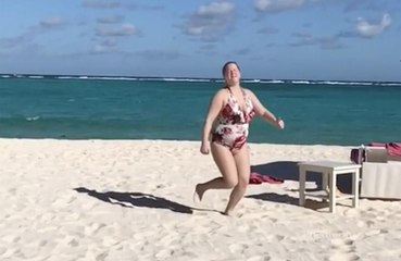 Amy Schumer recreates Baywatch scene in pregnancy quip