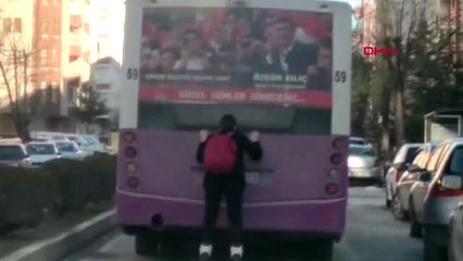Çorum'da Paten ile Tehlikeli Yolculuk