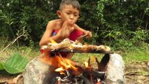 Primitive Technology - Smart boy cacth Shrimp and cooking - Eating delicious