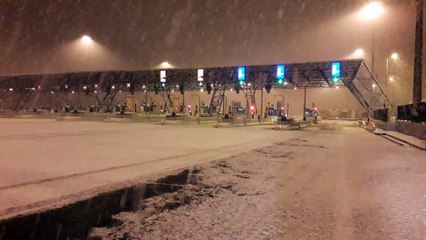 Χιόνι στα διόδια της Τραγάνας