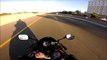 Un motard évite de justesse le pire sur l'autoroute... joli reflexe