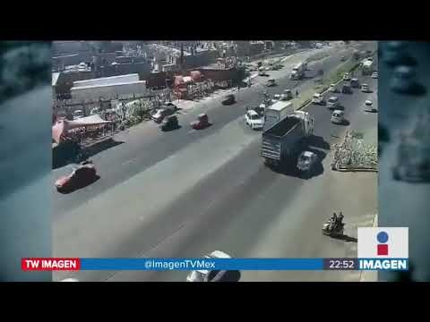 Peatón sobrevive al intentar cruzar corriendo avenida | Noticias con Ciro