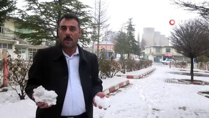 Köylünün üstüne kül yağıyor