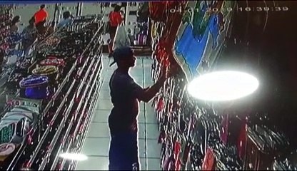 Trecho que inicia na Av. Piquiri está tomado por buracos
