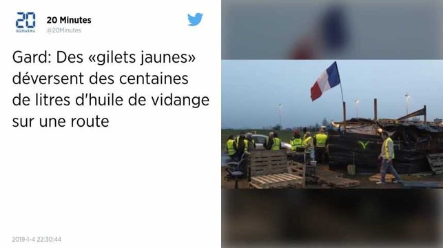 Des Gilets jaunes déversent des centaines de litres d’huile de vidange sur la route au nord de Nîmes