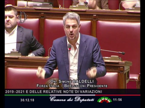 Politique italienne: Leçon de procédure parlementaire de la députée Simone Baldelli au président de la Chambre des députés, Roberto Fico.