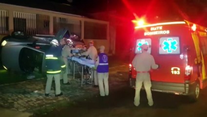 Carro capota após colisão no Pioneiros Catarinenses