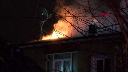 Ümraniye'de Çatı Yangını, Vatandaşları Korkuttu