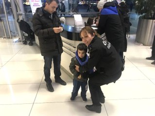 Küçük Çocuk Üzerinde Notla Annesi Tarafından Terk Edildi