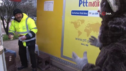 Bursa sokaklarında ayı dolaştı