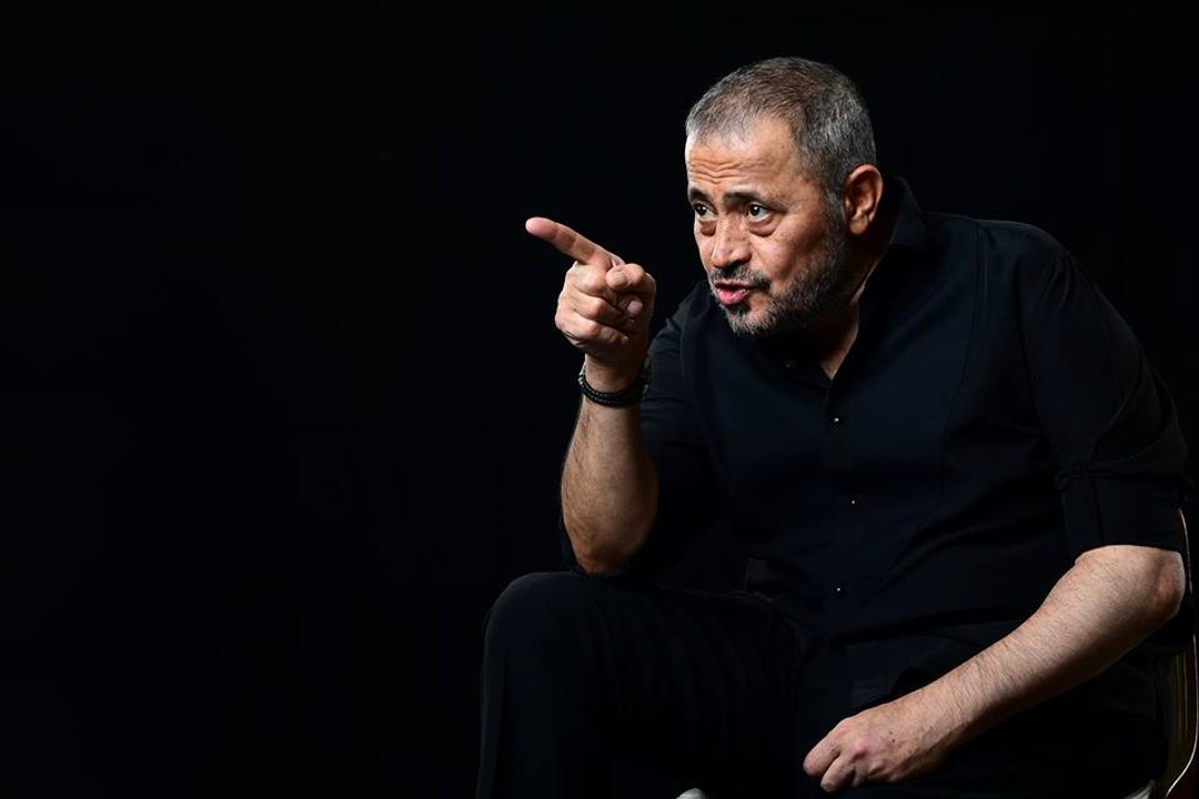 شاهد: جورج وسوف يطلق النار على مذيع لبناني على...