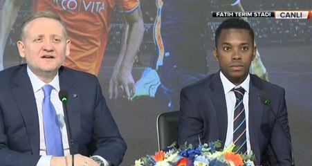 Medipol Başakşehir'in Yeni Transferi Robinho, İmzayı Attı
