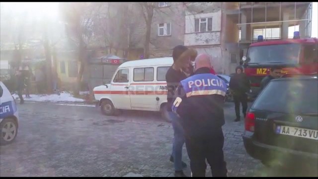 Kukës, banesa 5 katëshe përfshihet nga flakët, nuk ka të lënduar