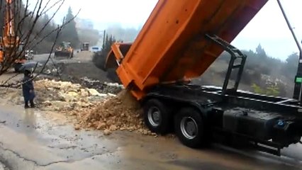 Yağmur Nedeniyle Yol Çöktü