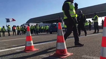 A54 - Arles : des gilets jaunes manifestent au péage