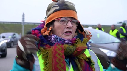 Les Gilets jaunes bloquent la RCEA à Vitry-en-Charollais