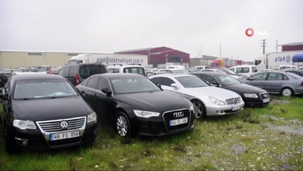 Çürümeyi bekleyen araç sayısı her geçen gün artıyor