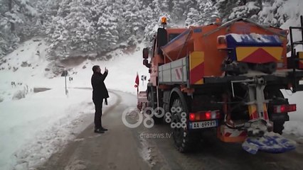 Ora News - Ngrica dhe temperatura të ulëta, ARRSH: Ja rrugët ku duhet të përdoren zinxhirë
