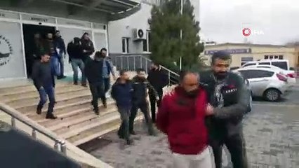 Zorla alıkoydukları vatandaşa işkence yapıp değerli eşyalarını çaldılar