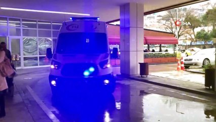 Evde makası kendisine saplayan genç kız hastanelik oldu