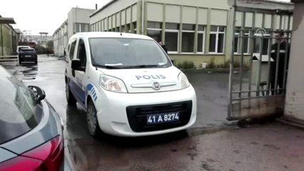 İşçiler çatıdan düştü: 1 ölü, 1 yaralı - KOCAELİ