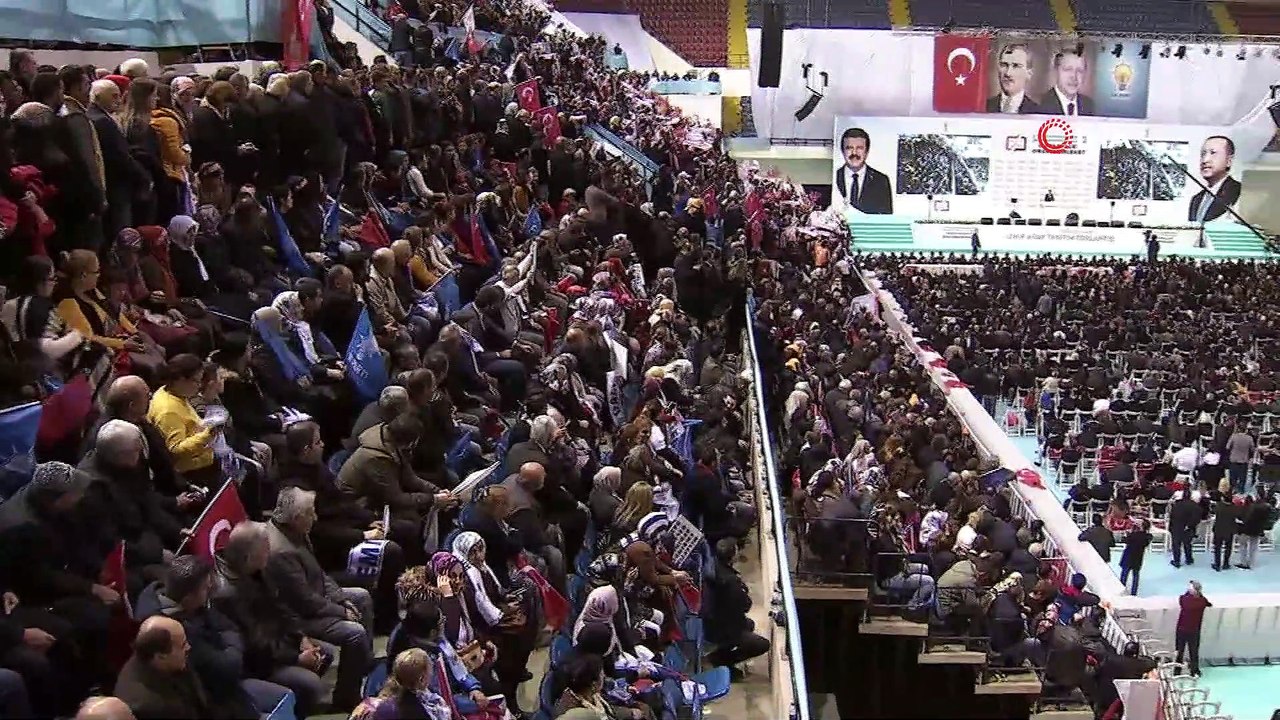 AK Parti İzmir Büyükşehir Belediye Başkan adayı Nihat Zeybekci: '31 Mart’tan sonra İzmir projelerimiz tamamlandığında 100 yılın projelerine hazır hale gelecektir. İzmir’de gönülleri fethedeceğiz. Önce gönülleri ihya sonra, sonra İzmir’i imar