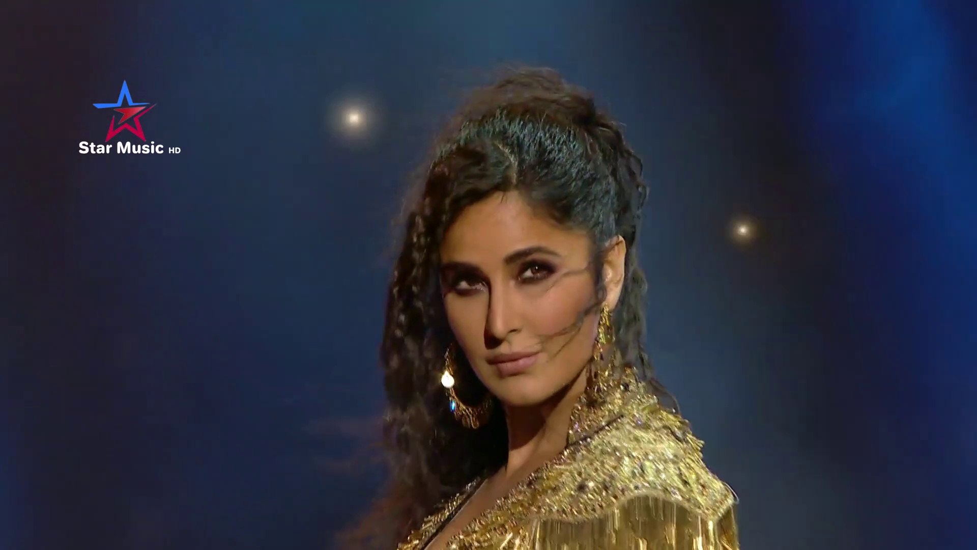 Husn Parcham Katrina kaif Performance At Star Screen Awards 2019 - Star  Music HD