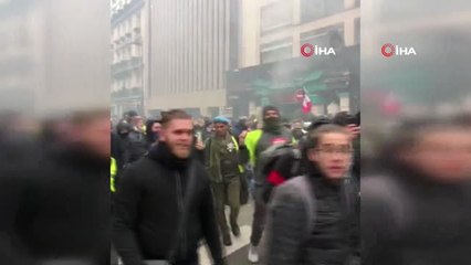 Fransa'daki Sarı Yelekliler Bir Kez Daha Sokakta