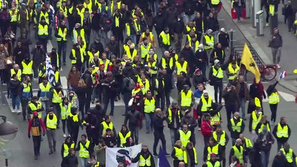 Sifflets et pétards la balade parisienne des "gilets jaunes"