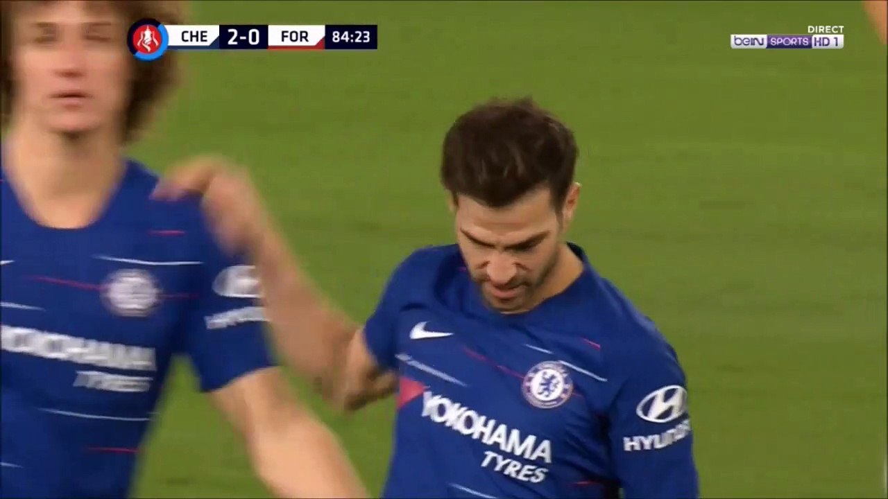 Cesc Fabregas gets standing ovation for his last match for Chelsea!