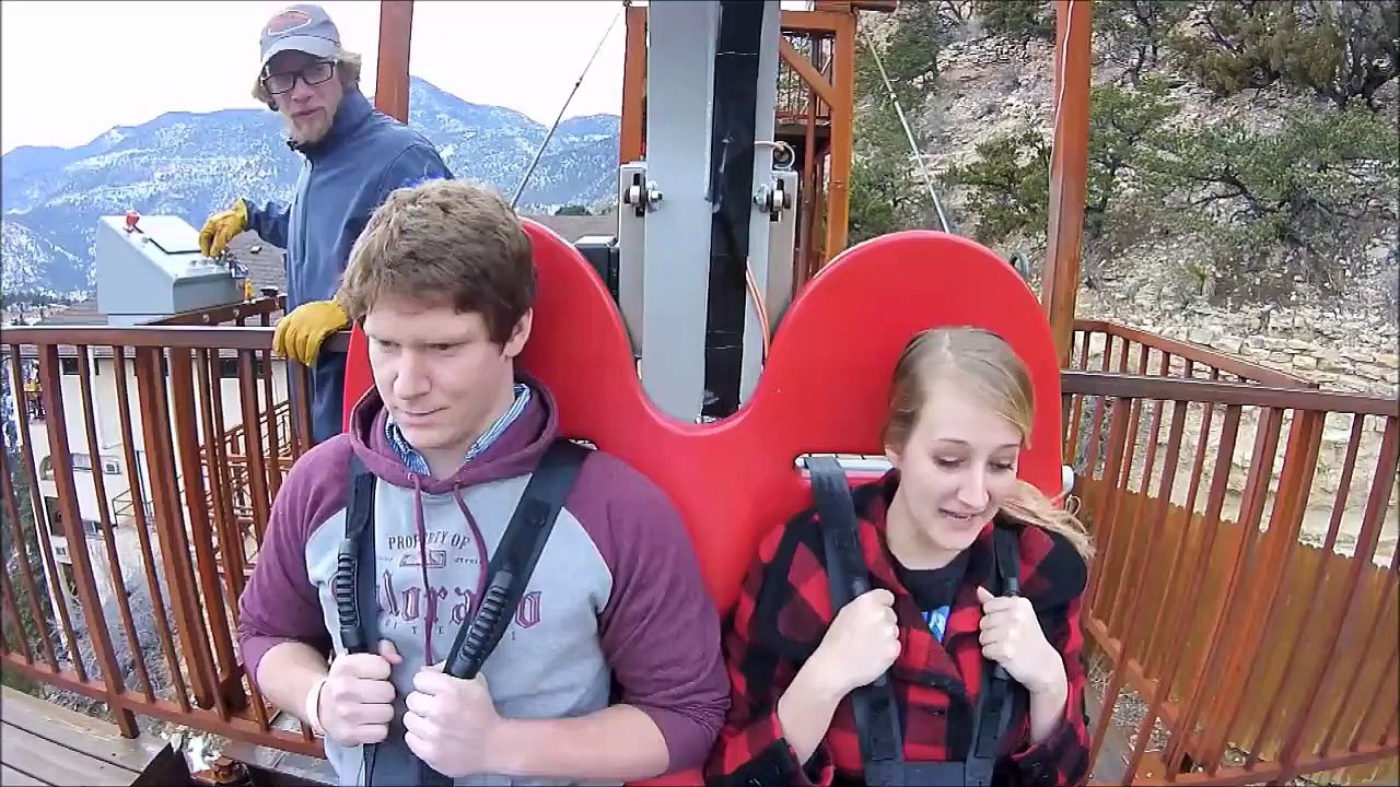 Ce nouveau manège est terrifiant - Chute libre à plus de 160kmh - Terror-Dactyl