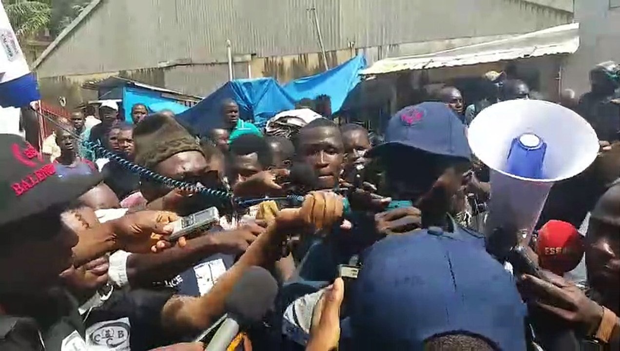 Sit-in à la cour constitutionnelle: "que le pouvoir arrête le pouvoir''