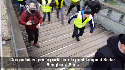 "Gilets jaunes": des policiers pris à partie à Paris