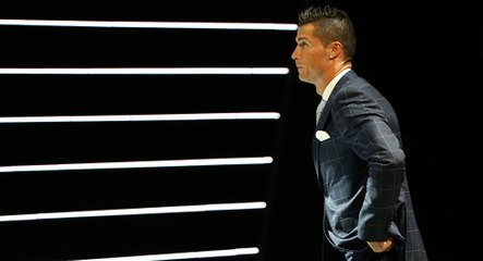 شاهد: تفاعل رونالدو مع غناء فنانين سعوديين في دبي 