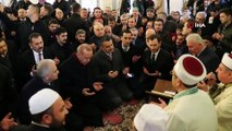 Cumhurbaşkanı Erdoğan katıldığı mevlitte Kur'an-ı Kerim okudu