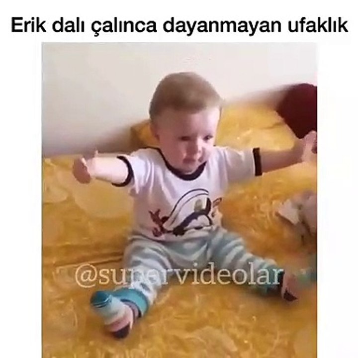 SARKIYI DUYUNCA OYNAMAYA BASLAYAN BEBEK=)