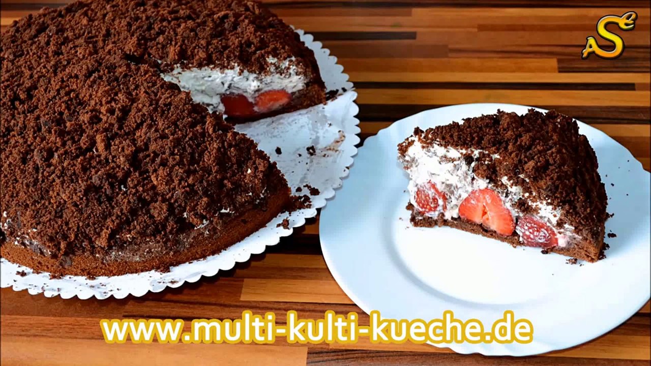 Maulwurfkuchen mit Erdbeeren