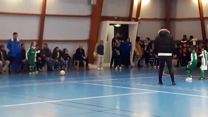 Tournoi en salle de Rochefort : Quand Erine dribble les garçons...