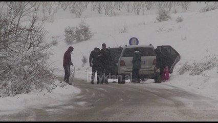 Vendi “pushtohet” nga acari