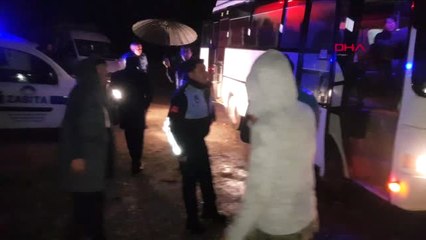 Adana Ceyhan Nehri Taşınca Çadırları Su Basan Suriyeli Aileler, Spor Salonuna Taşındı