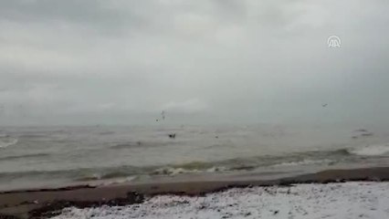 Sakarya'da Tekne Alabora Oldu: 2 Yaralı