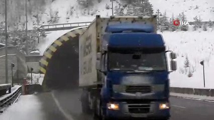 OLU)  Bolu Dağı’nda kar yağışı devam ediyor