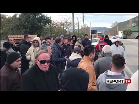 Rama mbledh qeverinë në Elbasan, militantët e PD e presin me tymuese