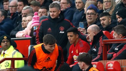 نجم مانشستر يونايتد يتعرض لموقف محرج على مقاعد البدلاء