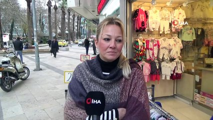 Köpekler üşümesin diye örtülen battaniyeleri çalmaya çalıştılar