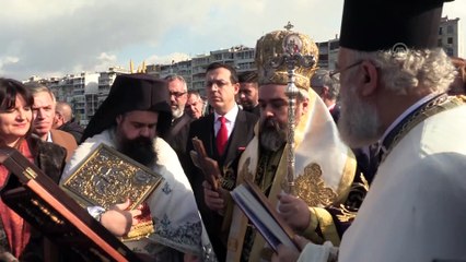 İzmir'de 'haç çıkarma' töreni
