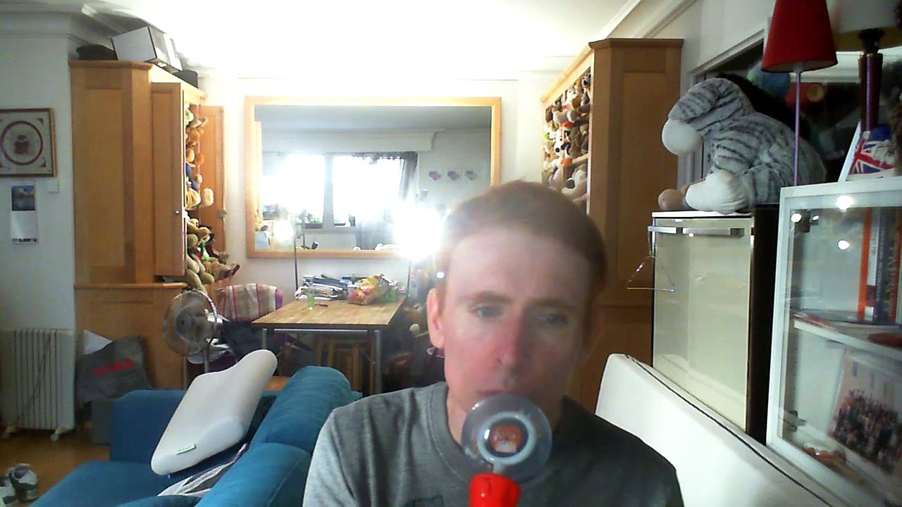 Wiwi égratigne "le mal de toi" d'Amel Bent