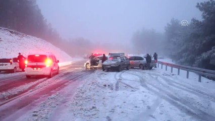 Yurtta Kış - 2 Bin Rakımlı Yedikuyular Mevkisinde Yolda Kalan Araçlar